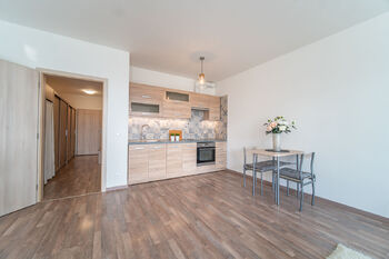 Pronájem bytu 1+kk v osobním vlastnictví 43 m², Praha 10 - Uhříněves