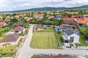 Prodej pozemku 810 m², Hostomice