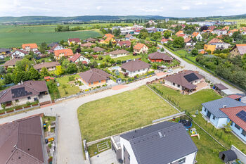 Prodej pozemku 810 m², Hostomice