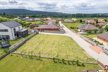 Prodej pozemku 810 m², Hostomice