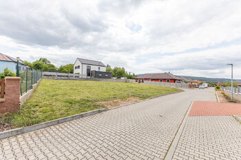 Prodej pozemku 810 m², Hostomice