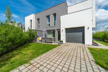 Prodej domu 157 m², Chýně