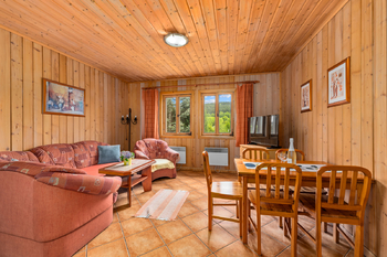 obývací pokoj s kuchyní - Prodej domu 150 m², Horní Stropnice