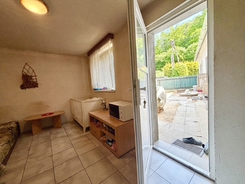 Vstup na dvůr z ložnice - Prodej domu 64 m², Račice-Pístovice