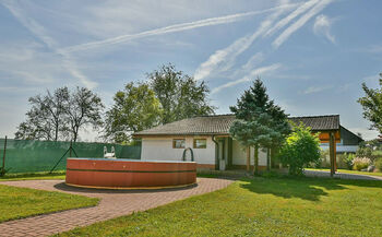 Prodej domu 130 m², Boharyně