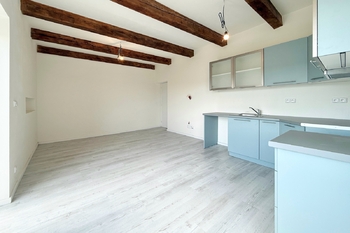 obývací pokoj + kk - Prodej bytu 3+kk v osobním vlastnictví 69 m², Praha 5 - Radlice