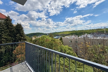 balkon  - Prodej bytu 3+kk v osobním vlastnictví 69 m², Praha 5 - Radlice