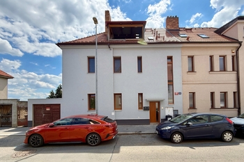 pohled na dům - Prodej bytu 3+kk v osobním vlastnictví 69 m², Praha 5 - Radlice