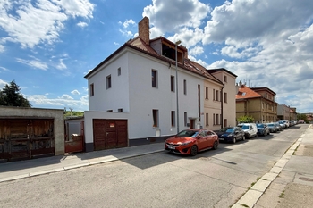 pohled na dům - Prodej bytu 3+kk v osobním vlastnictví 69 m², Praha 5 - Radlice