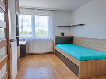 Dětský pokoj s vestavěným nábytkem. - Pronájem bytu 4+1 v osobním vlastnictví 95 m², Nová Ves