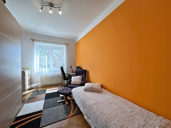 Pokoj - 1.NP - Prodej domu 386 m², České Budějovice