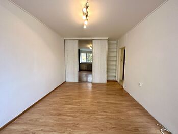 Pronájem bytu 1+1 v družstevním vlastnictví 30 m², Praha 6 - Veleslavín