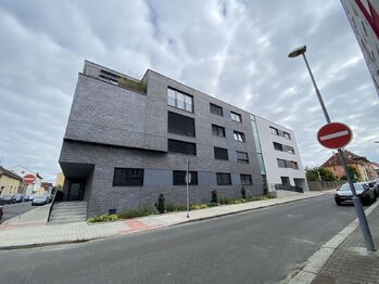 pohled na dům - Pronájem bytu 1+kk v osobním vlastnictví 45 m², Plzeň