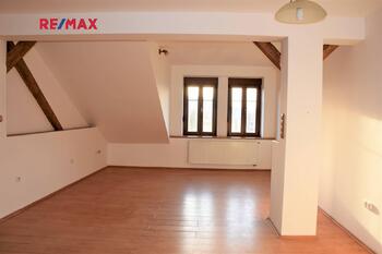 Obývací pokoj s kk - Pronájem bytu 3+kk v osobním vlastnictví 98 m², Klatovy