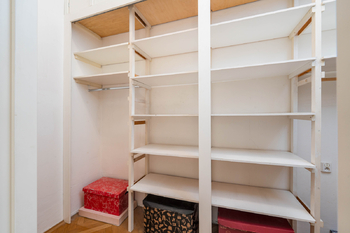 Šatna v ložnici - Prodej bytu 3+1 v osobním vlastnictví 127 m², České Budějovice