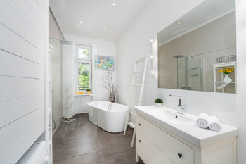 Koupelna - Prodej bytu 3+1 v osobním vlastnictví 127 m², České Budějovice