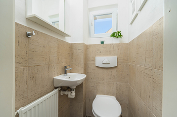 Samostatné WC - Prodej bytu 3+1 v osobním vlastnictví 127 m², České Budějovice