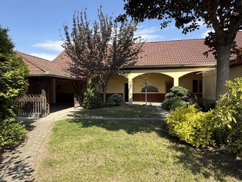 Prodej domu 228 m², Cvrčovice