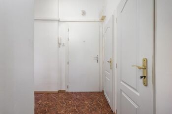 Vstupní předsíň - Prodej bytu 2+kk v osobním vlastnictví 48 m², Praha 4 - Nusle