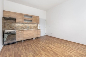 Obytná místnost s kuchyní - Prodej bytu 2+kk v osobním vlastnictví 48 m², Praha 4 - Nusle