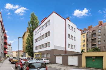 Pohled na dům a umístění bytu - Prodej bytu 2+kk v osobním vlastnictví 48 m², Praha 4 - Nusle 
