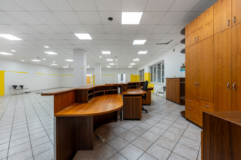 hlavní showroom - Pronájem obchodních prostor, Čestlice