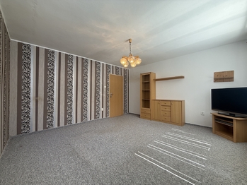 Obývací pokoj - Prodej bytu 3+1 v osobním vlastnictví 59 m², Staňkovice