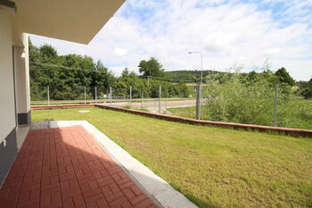 terasa se zahradou - Pronájem bytu 2+kk v osobním vlastnictví 58 m², Plzeň