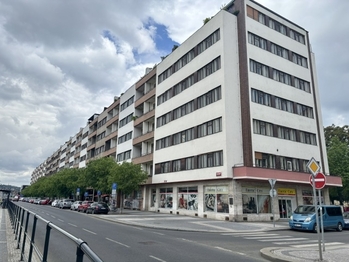 soubor budov Molochov - Pronájem bytu 2+1 v osobním vlastnictví 89 m², Praha 7 - Bubeneč