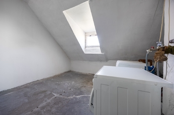 Prádelna podkroví - Prodej nájemního domu 221 m², Praha 6 - Řepy