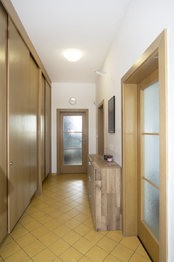 předsíň - Prodej bytu 2+kk v osobním vlastnictví 50 m², Praha 9 - Libeň