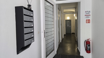 Vstupní chodba do domu - Pronájem kancelářských prostor 58 m², Brno