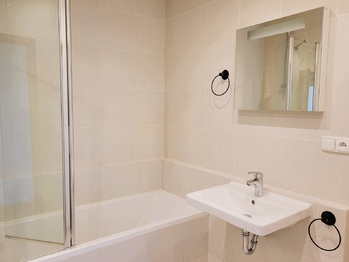 Koupelna - Pronájem bytu 2+1 v osobním vlastnictví 53 m², Praha 4 - Modřany
