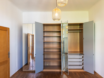 storage spaces - Pronájem bytu 2+kk v osobním vlastnictví 45 m², Praha 3 - Žižkov