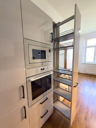 storage spaces in kitchen - Pronájem bytu 2+kk v osobním vlastnictví 45 m², Praha 3 - Žižkov