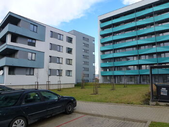 Okolí domu - Pronájem bytu 1+kk v osobním vlastnictví 40 m², Praha 9 - Černý Most