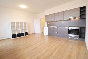 Pronájem bytu 1+kk v osobním vlastnictví 40 m², Praha 9 - Černý Most