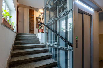 Výtah - Pronájem bytu 2+kk v osobním vlastnictví 38 m², Praha 3 - Žižkov