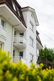 menší boční balkony - Prodej bytu 3+1 v osobním vlastnictví 87 m², Luhačovice