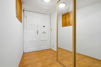Vstupní chodba - Prodej bytu 3+1 v osobním vlastnictví 84 m², Praha 4 - Nusle