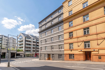 Pohled na dům   - Prodej bytu 3+1 v osobním vlastnictví 84 m², Praha 4 - Nusle
