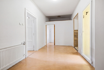 Hala/jídelna - Prodej bytu 3+1 v osobním vlastnictví 84 m², Praha 4 - Nusle