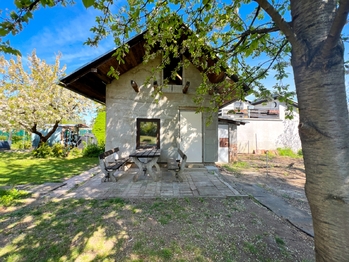 Zděná chata nacházejí se na pozemku p.č. 2200/3 - Prodej pozemku 400 m², Praha 6 - Suchdol