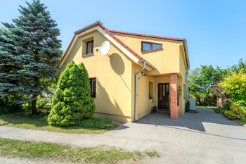 Prodej domu 200 m², Kytín