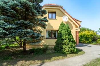 Prodej domu 200 m², Kytín