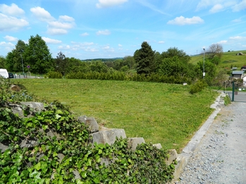 Pozemek je rovinatý. - Pronájem pozemku 1091 m², Dražice