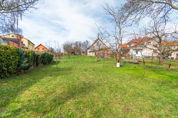 Prodej pozemku 739 m², Holubov