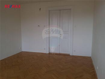 pokoj - Pronájem bytu 1+1 v osobním vlastnictví 50 m², Praha 7 - Holešovice