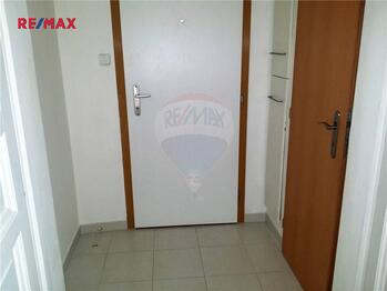 vstupní chodba - Pronájem bytu 1+1 v osobním vlastnictví 50 m², Praha 7 - Holešovice
