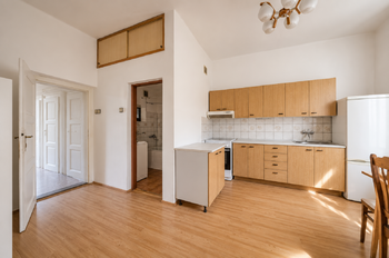 Douklizeno pomocí AI  - Prodej domu 89 m², Kolín